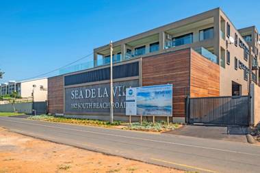 Sea De La Vie 25 by HostAgents