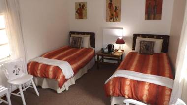 Thatchings Guest House