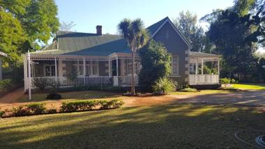 Bellevue Manor Guest House