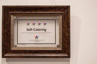 Camelot Guest House & Apartments