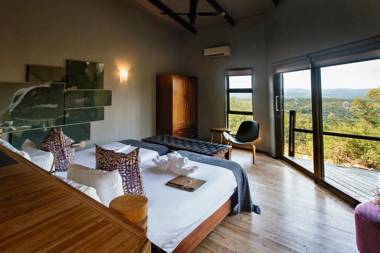 Rhino Ridge Safari Lodge
