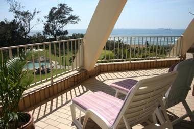 22 Kyalanga Beachfront Apartment