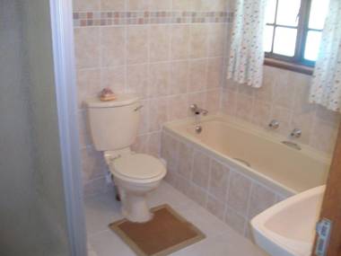 Oaktree Lodge Guest House