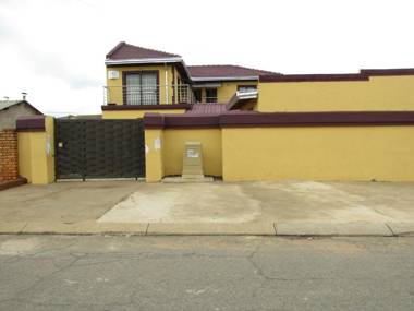 Phomolong Guest House Soweto