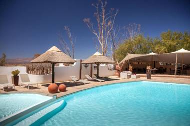 Inverdoorn Game Reserve Lodge
