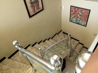 Executive fully furnished apartment close to amenities