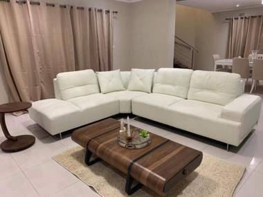 Executive 3 bedrooms fully furnished apartment close to amenities