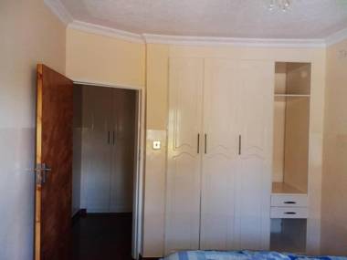 Charming 2-Bed Cottage with free parking in Harare