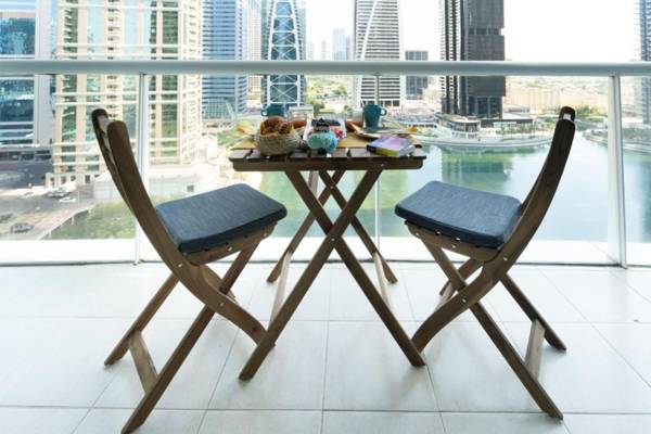 GuestReady - Feather In the Wind