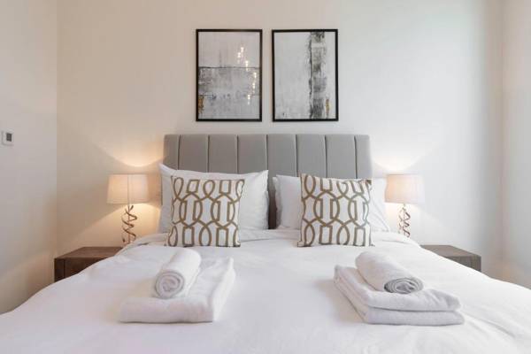 GuestReady - Monochromatic Adventure