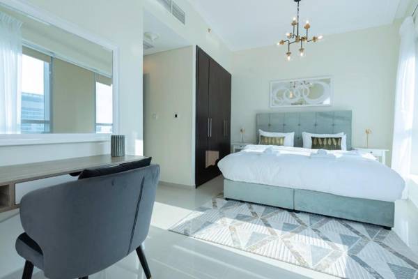 GuestReady - Monochromatic Adventure