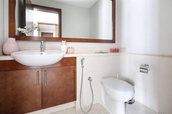 Light Beautiful 1BR in Amazing Downtown Dubai!