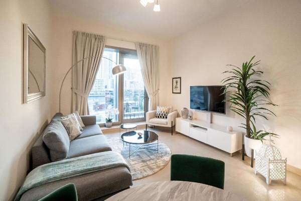 Incredible Apart with exclusive waterfront views