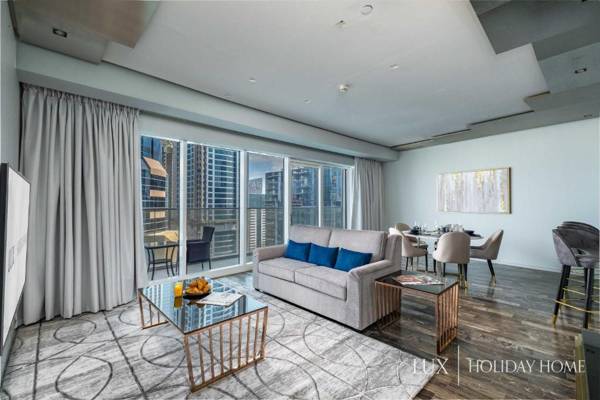 LUX - Lavish Suite with Full Palm Jumeirah View 2