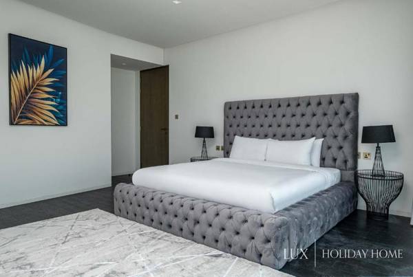 LUX - Lavish Suite with Full Palm Jumeirah View 1
