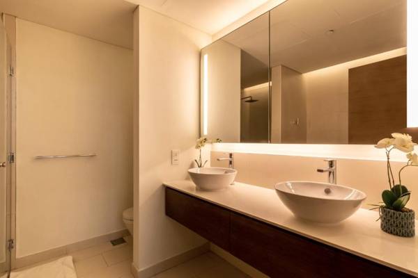 GuestReady - Blinding Lights