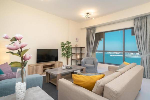 Fantastic sea views apartment next to the beach