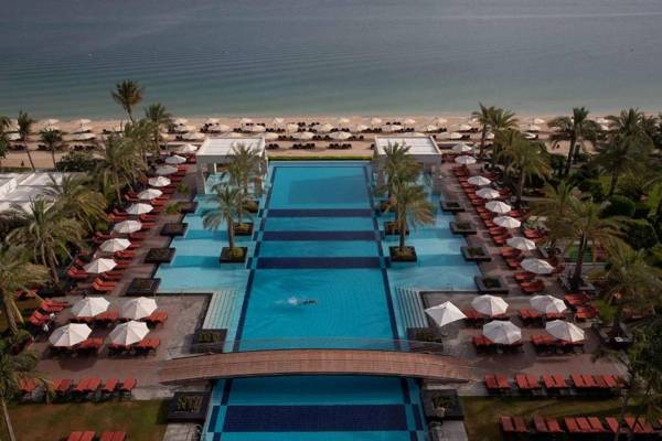 FAM Living - Palm Jumeirah Sarai Apartments - Private Beach