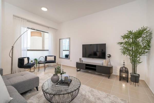 Spacious Apt for 6 in JBR minutes from the Beach