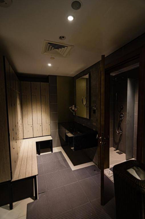 Royal Club By RVHR Paramount Tower B Business Bay