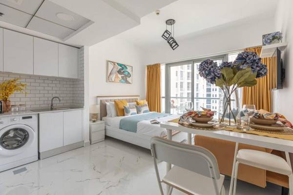 Vibrant Studio Apartment in Dubai Marina!