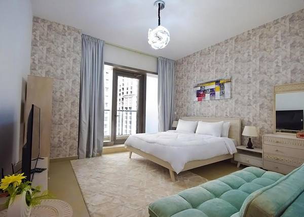 KeyHost - Sparkle Tower 1208