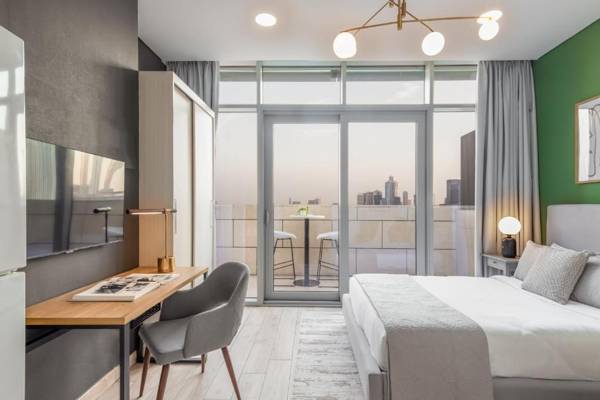 Quiet DIFC studio with Burj Khalifa view and balcony