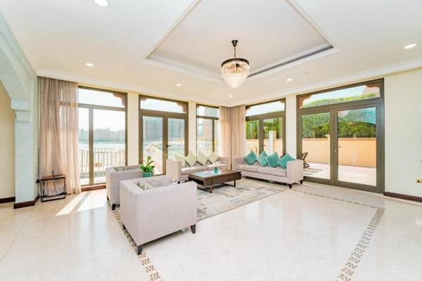 FAM Living - Palm Jumeirah Villas - Frond A