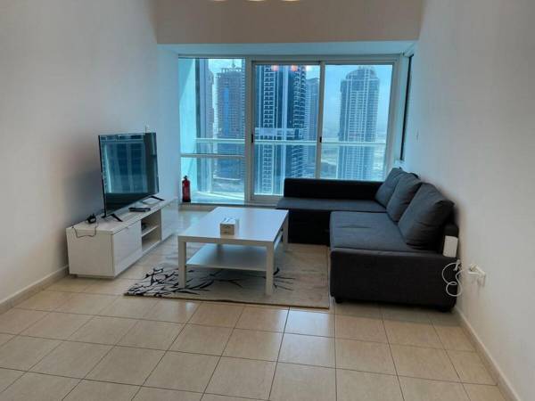 Modern Lake View 1 Bedroom Apt in JLT