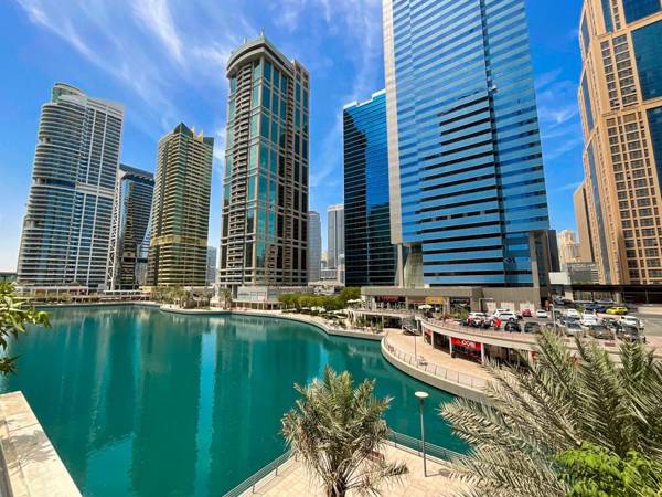 Modern studio with nice Marina views