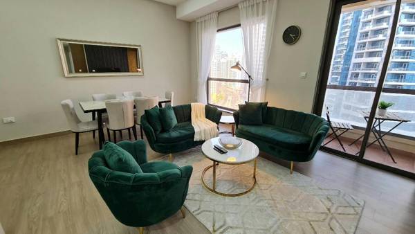 High-rise 1BR Apt with Amazing Marina Views