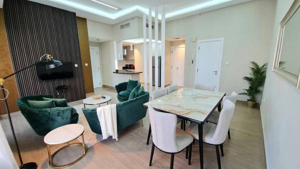 High-rise 1BR Apt with Amazing Marina Views