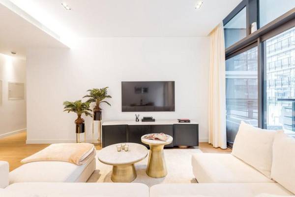 Deluxe & roomy 2 1 BR apt in City Walk Dubai