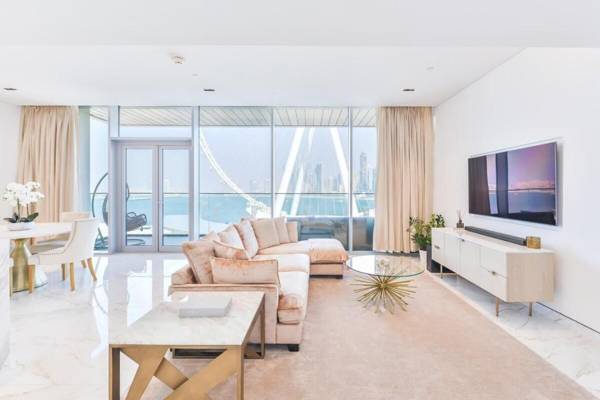 Luxury 2 BR Beachfront Apt with stunning sea views