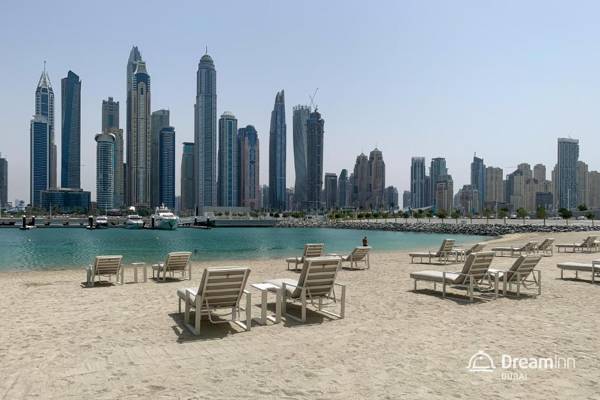 Dream Inn Apartments - Sunrise Bay Beach Front