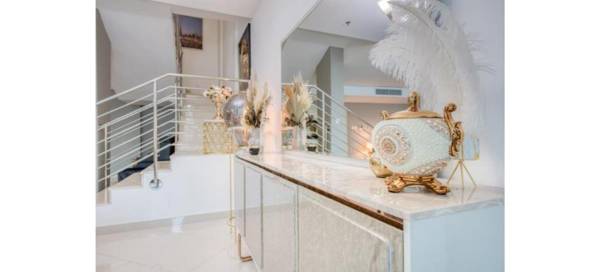 Luxurious 4 Bedroom Duplex Villa Apartment Near JBR