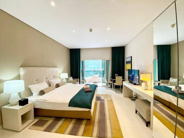 Chic Studio with Balcony and Spa Canal Views