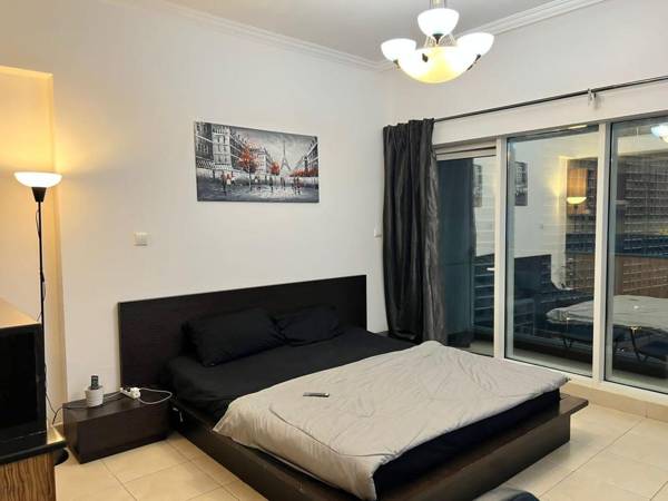 Luxury Studio Apartment in the Heart of Downtown 