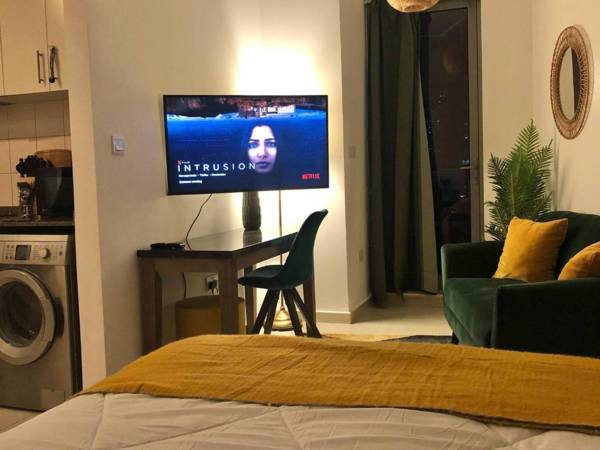 Cosy Little Studio With Marina partial Beach View