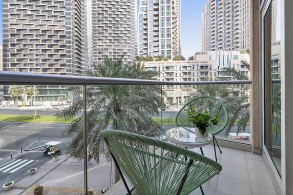 Newly furnished 1BDR in Downtown heart with Balcony