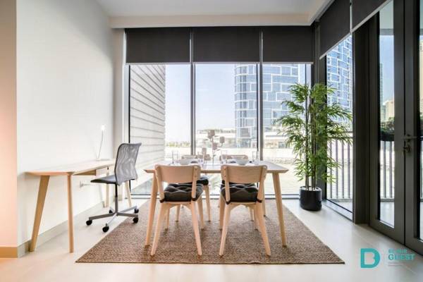 Workspace - One Bedroom Apartment - Spectacular Marina View