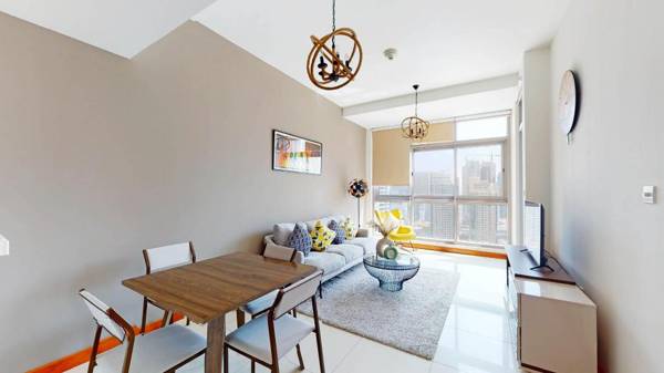 Splendid Apartment With Marina Views and Pools