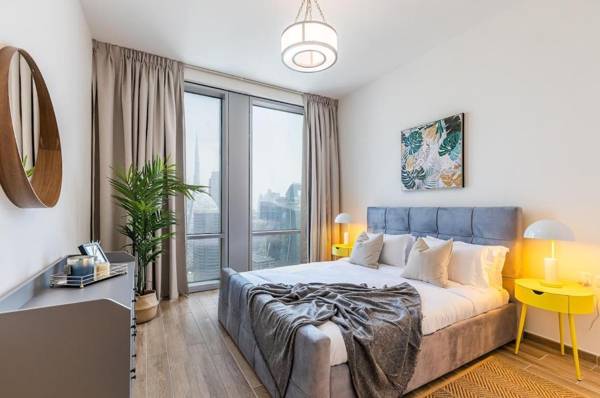 Amna Tower with Canal View