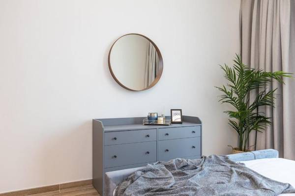 Amna Tower with Canal View