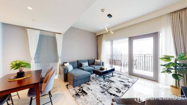 Unique and Stylish 1BR with Canal and Sea View