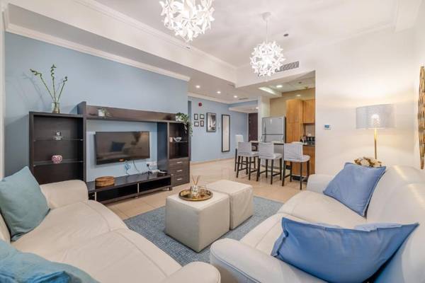 Hashtag Holiday Home - 1BDR Apartment in Marina Crown trendy location & vintage elegance