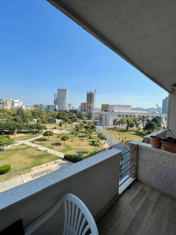 DownTown View Modern Apartment