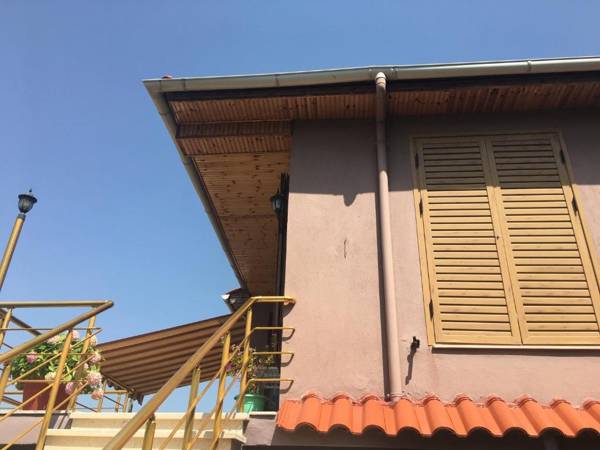 Sara Guesthouse