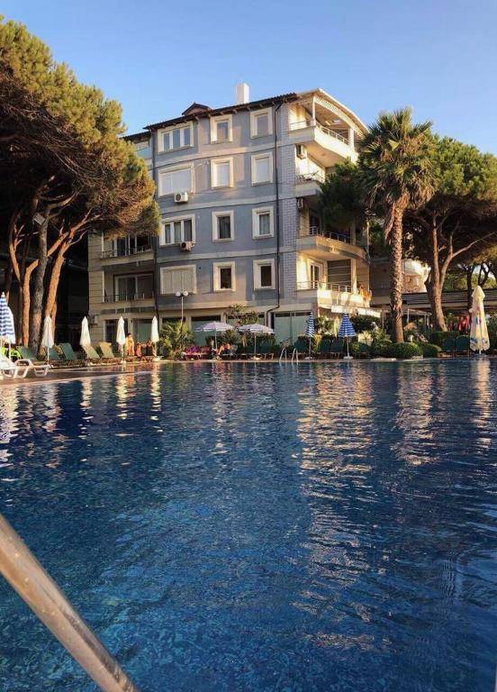 Mali i Robit Beachfront Apartment