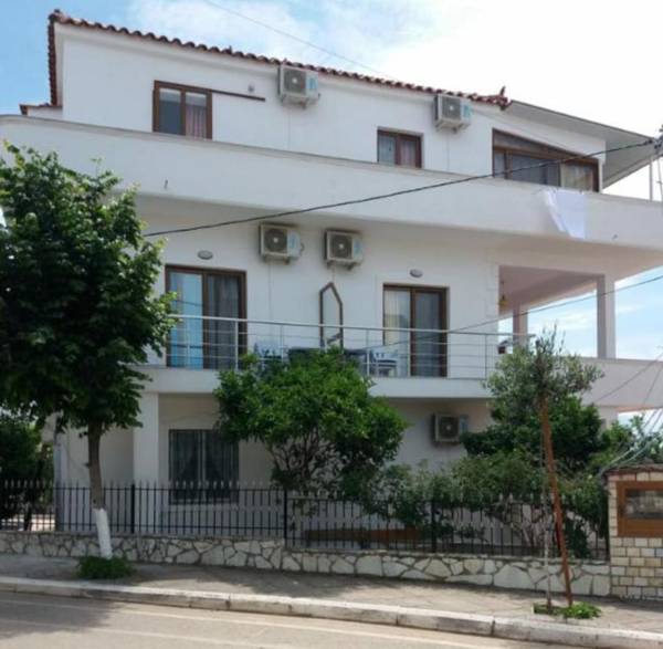 Apartment Vladimir Sela Ksamil